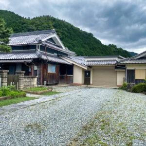 【売買／1,300万円】多可町の伝統手漉和紙「杉原紙」を施した和室＋車庫＋お庭＋日本家屋＋バストイレ改修済みの広々田舎暮らし物件！